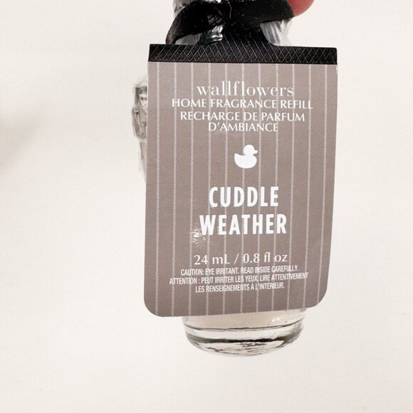 LOT of 4 Bath & Body Works Wallflower Refill Scent: CUDDLE WEATHER new - Picture 2 of 3